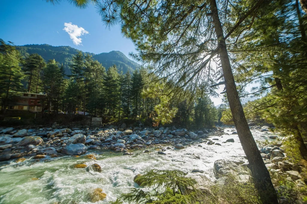 River flowing in Kasol