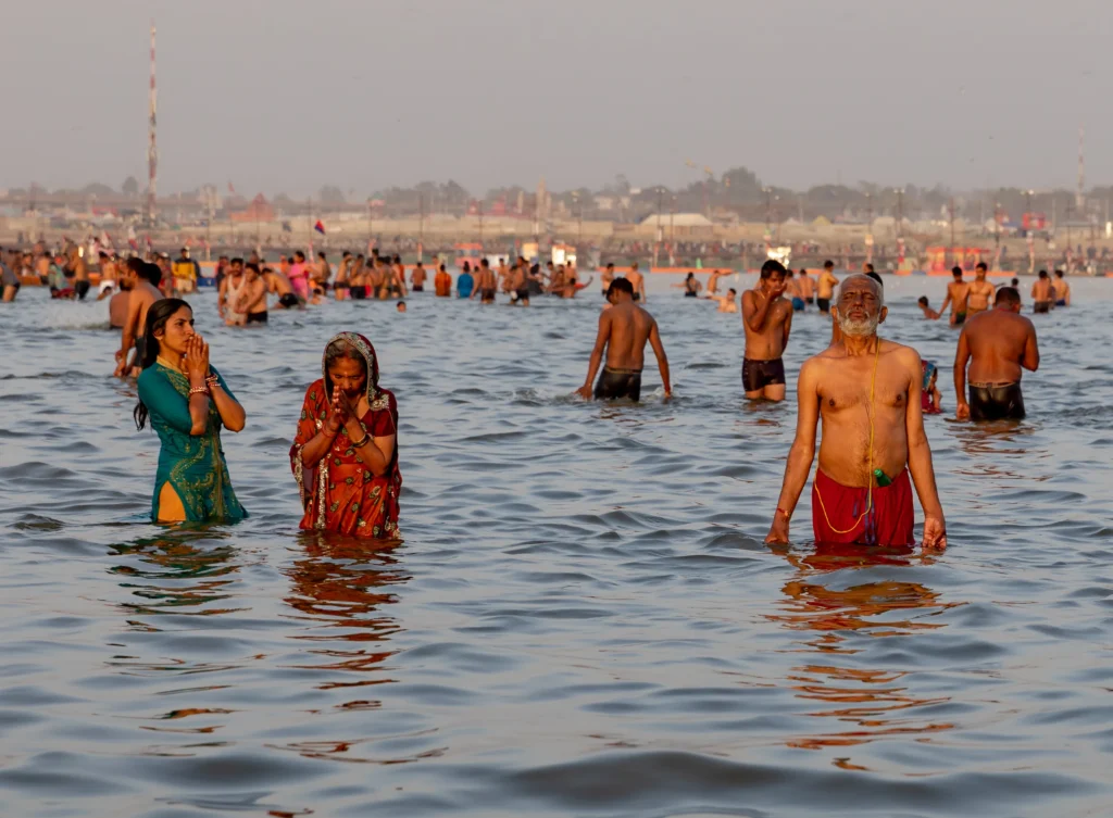 People diving into Kumbh Mela