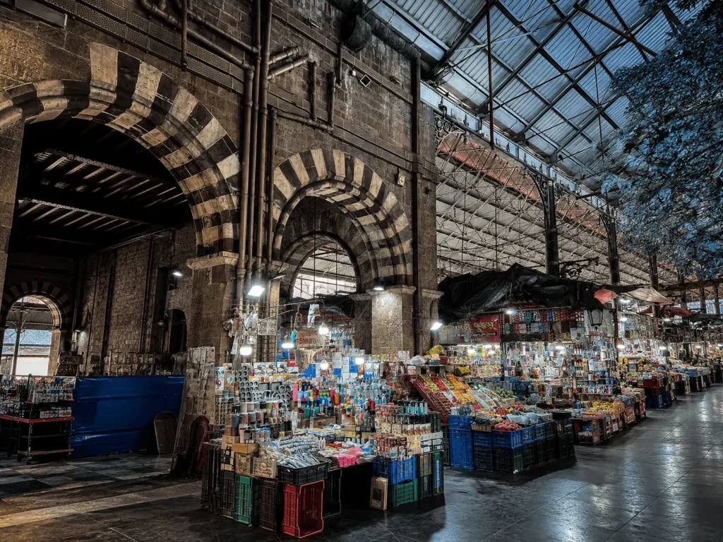 Crawford Market in Mumbai for Street Shopping