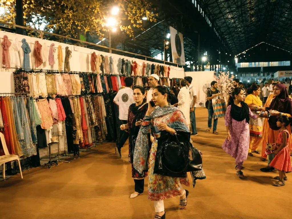 Hill Road in Bandra | Street Shopping Market in Mumbai