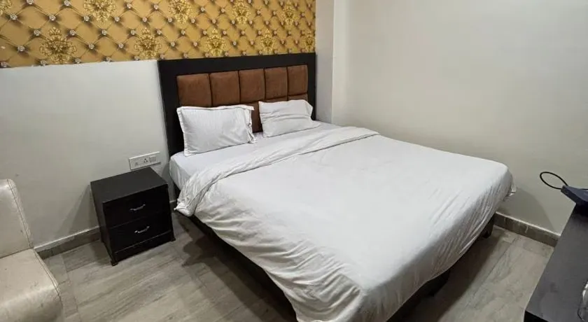 Shiv Kashi Guest House on Brevistay