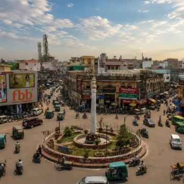 Lucknow chauraha market, shopping in lucknow